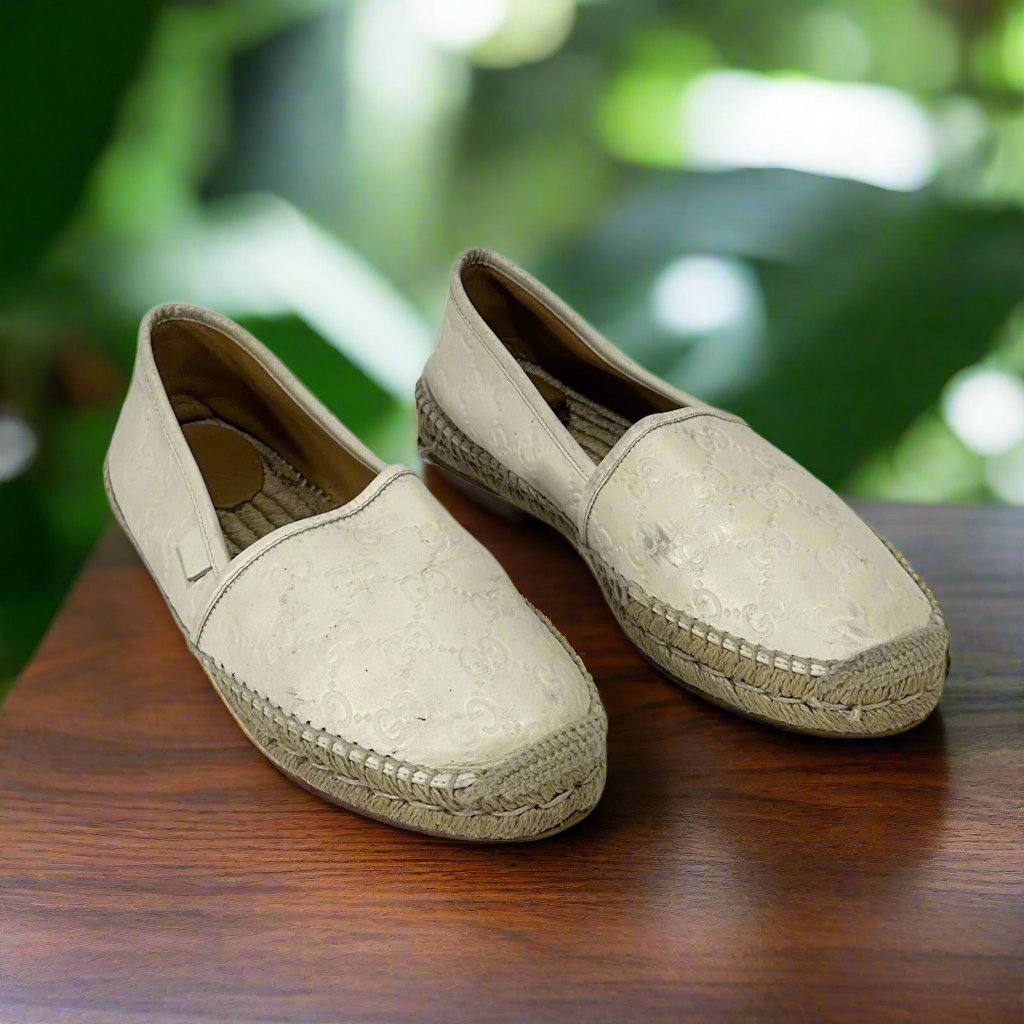 Gucci Espadrilles White Pilar Leather GG Embossed Flat Shoes ~ EU 40 / US 9